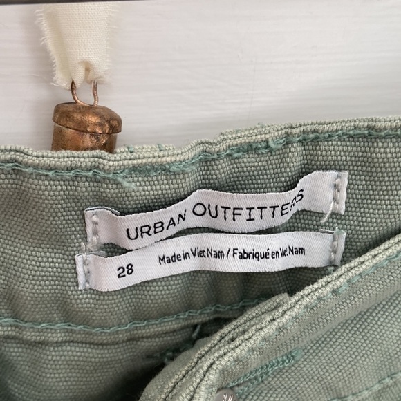 UO light green crop work pants with knee patch - Picture 4 of 8